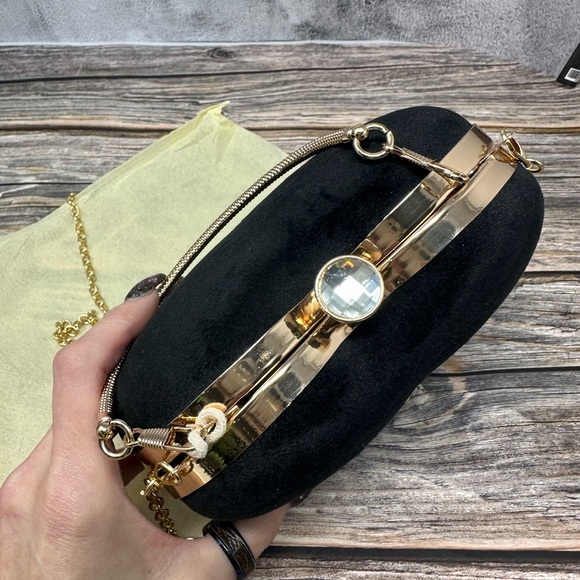 Black Heart Rhinestone Closure NWOT Clutch/Crossbody - Picture 2 of 6